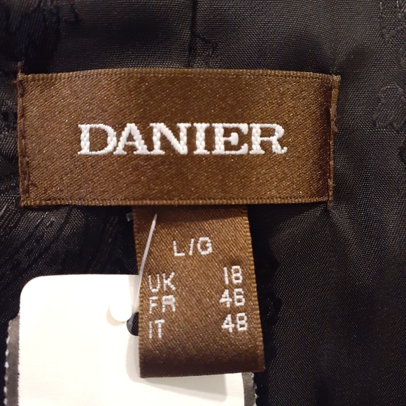 Danier Leather #36 - Picture 4 of 16
